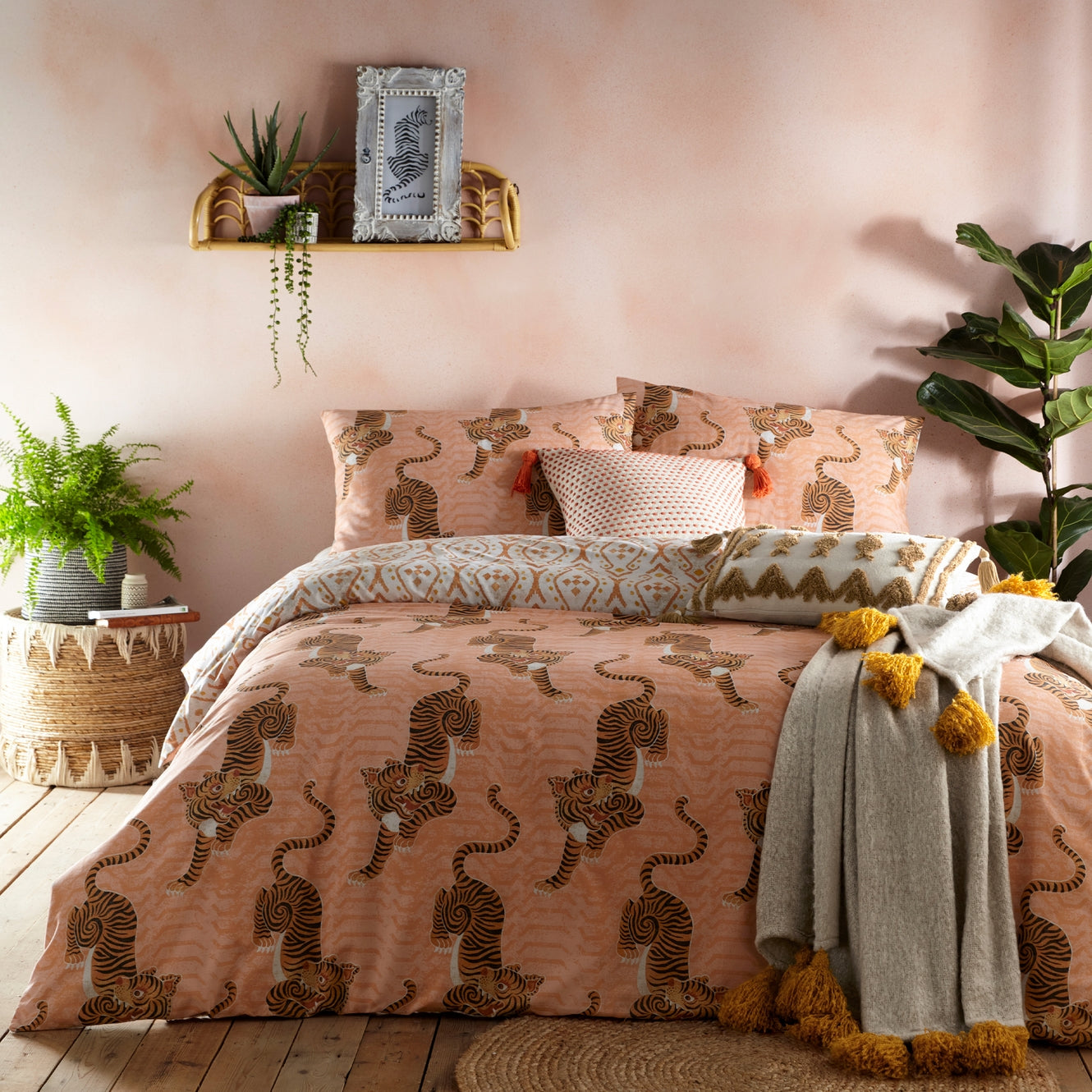 Riva Home Tibetan Tiger Tribal Duvet Cover Set Coral